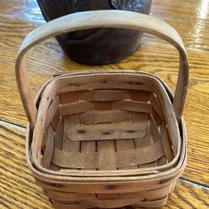 Longaberger Vintage 4” square hand woven basket with handle.  Dated 1988.